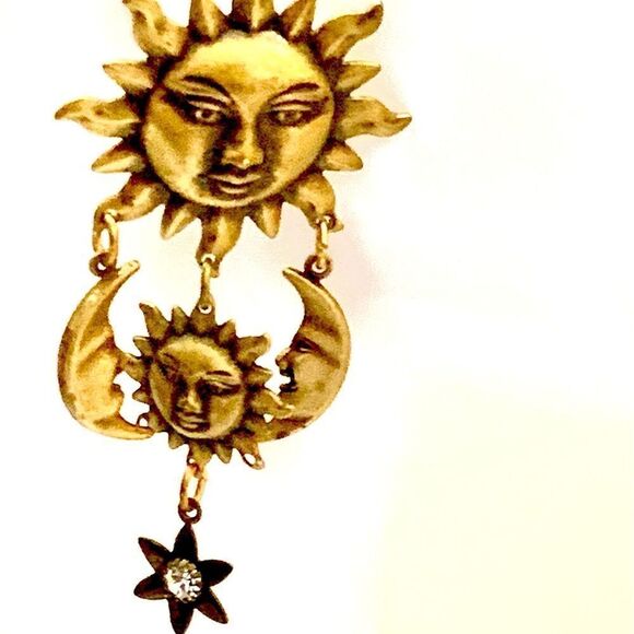 Gold Banana Bob Sun face moon star chandelier earrings - Picture 5 of 8